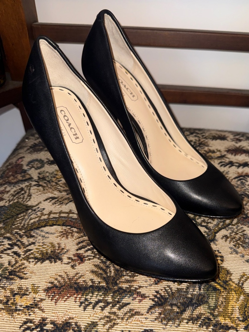 Coach Finley Black Leather Pointed Toe Heel Pumps Size 5.5 B - Picture 7 of 12